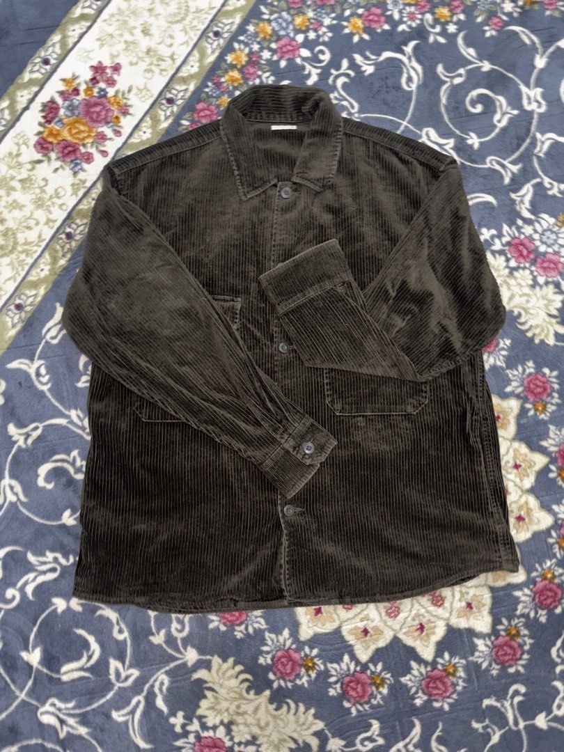 Corduroy GU Jacket Green (Category: Coats, Jackets and Outerwear) located in Ipoh. Submitted by mikaleeq27 (Listing ID 1451660600, Image 2). Description: Green Corduroy Jacket P 25 / L 30 XL-2XL.