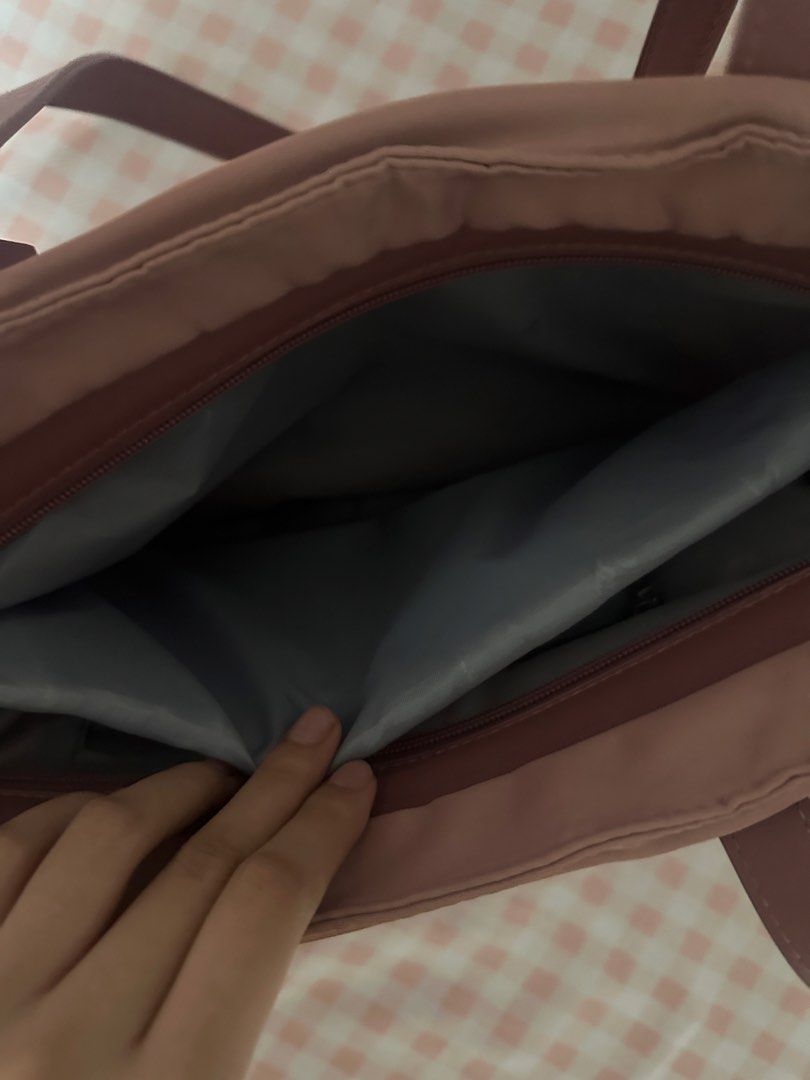 COSE Tote Bag Dusty Rose Nylon (Category: Tote Bags) located in Bacoor. Submitted by ayayesha (Listing ID 1451646184, Image 2). Description: - Dusty rose COSE tote bag - Features a zipped back pocket - Interior has grey lining and a zipped compartment - Spacious for daily essentials - Ideal for work or casual outings.
