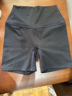 (Category: ) located in . Submitted by mostlyactivewear (Listing ID 1451540184, Image 1). Description: .