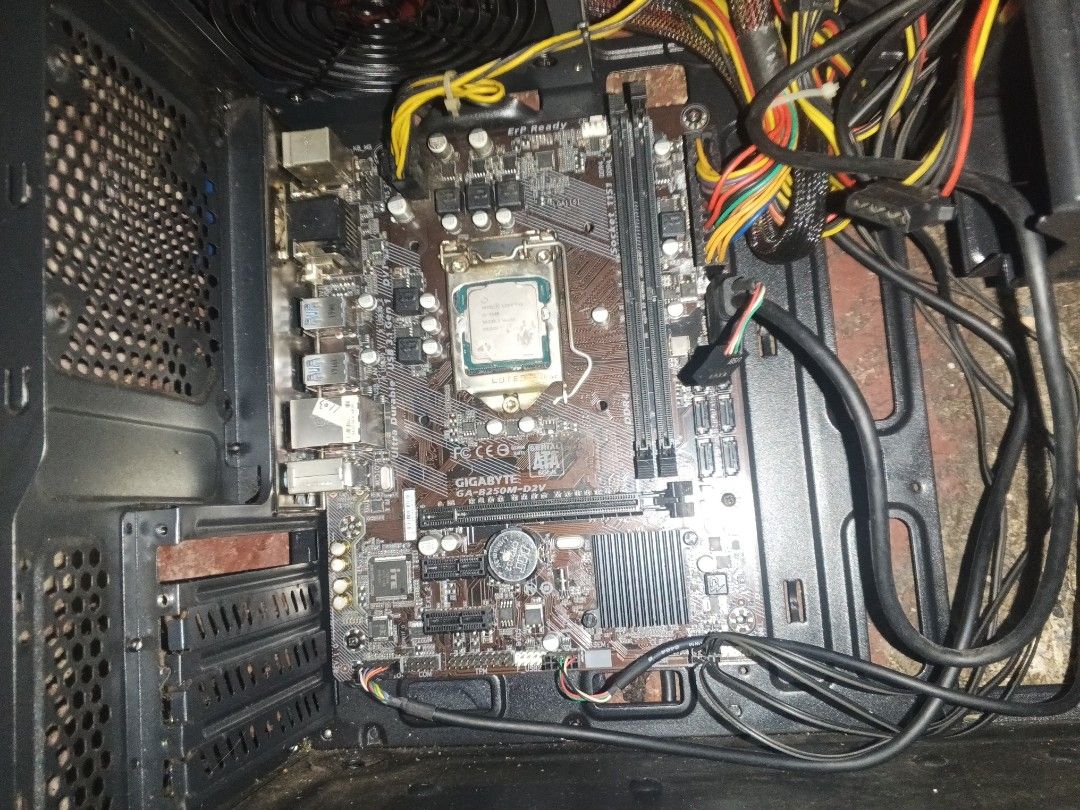 Defective System unit (Category: Computer Parts) located in Manila. Submitted by mysticdolphin.99513a (Listing ID 1451654716, Image 1). Description: defective motherboard,cpu,psu have power but no display as is mobo is gigabyte ga-b250m-d2v cpu Intel i5 7500 psu Chinese brand 300 watts.