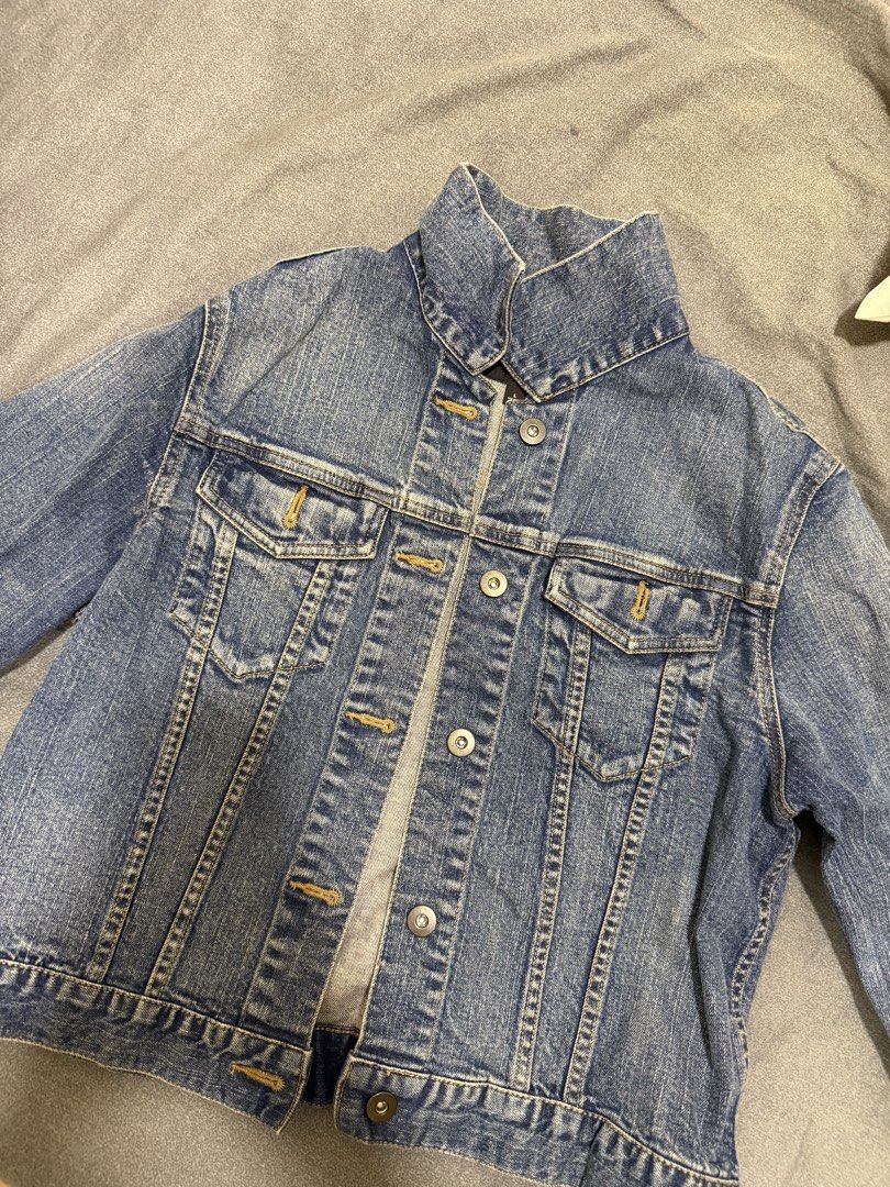 Denim Jacket Thick (Category: Coats, Jackets and Outerwear) located in Kuala Lumpur. Submitted by emilythen (Listing ID 1451663705, Image 1). Description: HIGH QUALITY DENIM JACKET POSTAGE/COD.