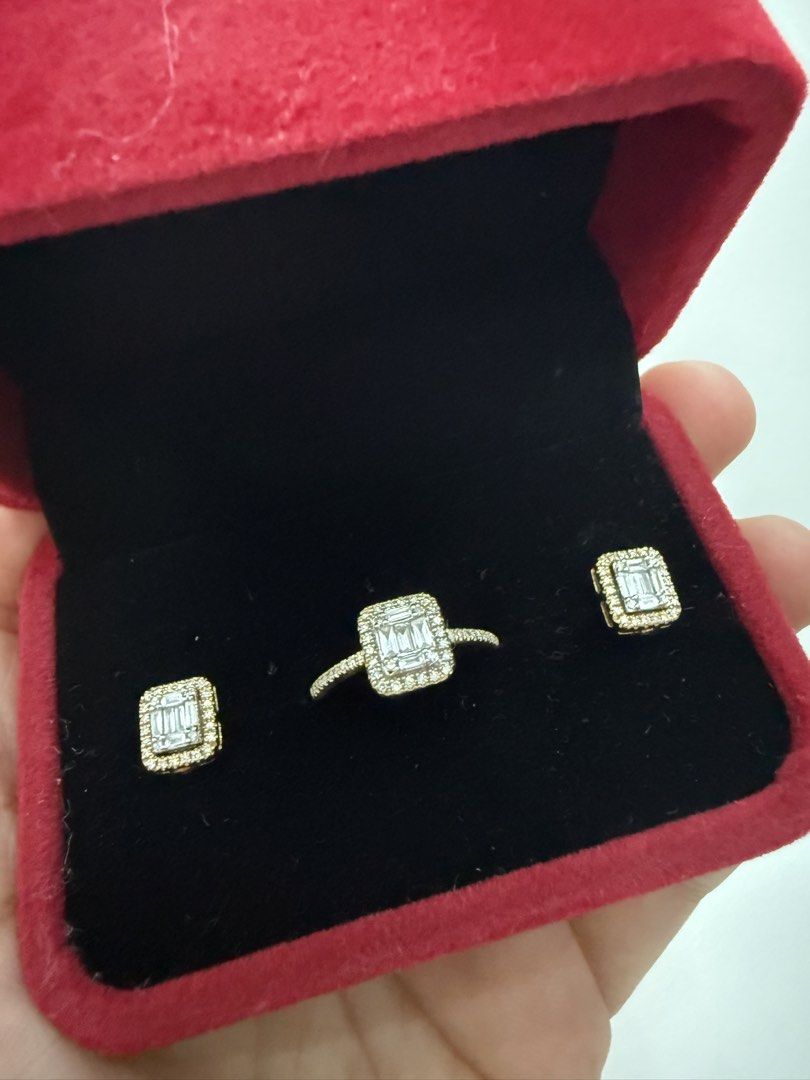 Diamond Ring and Earrings Set in Gold (Category: Earrings) located in Santa Maria. Submitted by kasl.13 (Listing ID 1451596736, Image 2). Description: - Beautiful gold ring and matching stud earrings set. - Features elegant square-cut diamonds surrounded by smaller accent stones. - Adds a touch of sparkle to any outfit. - Includes a luxurious velvet jewelry box. - Makes a wonderful gift idea. - Earrings can be worn 3-ways.
