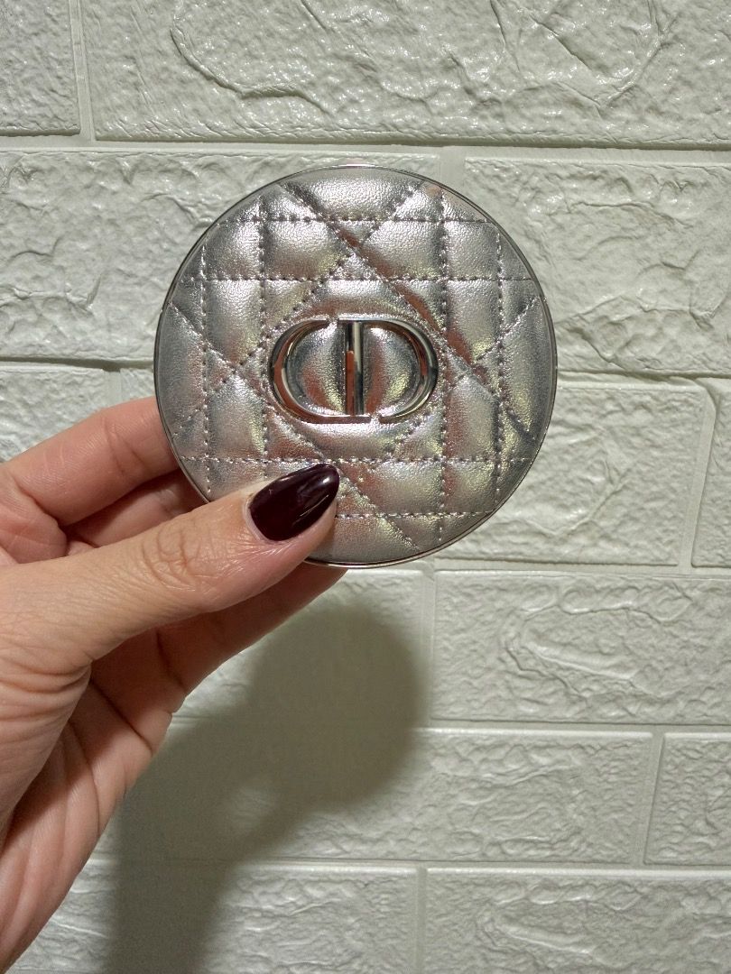 Dior Forever Glow Luminizer 06 Opal-Sequin Highlighter (Category: Makeup) located in Caloocan City. Submitted by katrelucio_nuevo (Listing ID 1451697433, Image 1). Description: Looking for a new home! 🏡 I’m letting go of my Dior Forever Glow Luminizer in Opal Sequin. It’s a beautiful highlighter, but I find myself reaching more for my Dior Backstage Glow Face Palette in 002 and Universal, so this deserves to be loved by someone who’ll use it mor