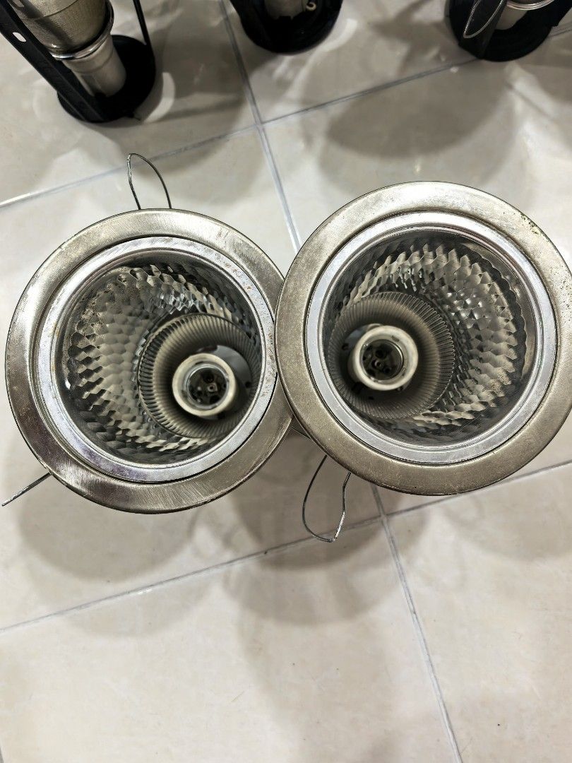 Downlight casing (Category: Lighting) located in Kuala Lumpur. Submitted by ngbebe414 (Listing ID 1451547642, Image 3). Description: downlight casing -6 units with PL-C bupb -9 units with E27 bulb -free PL-C bulbs as per photo Total 15 unit RM40.