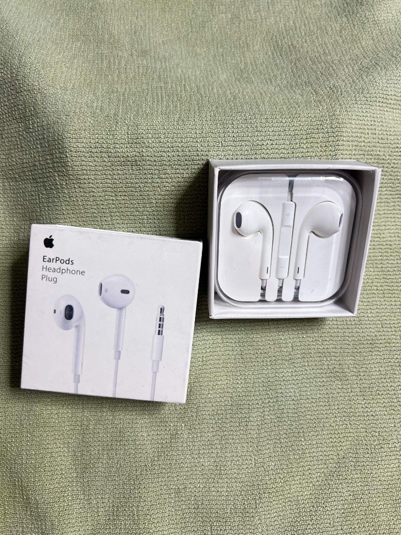 Earpods/Headphones Plug (Category: Earphones) located in Manila. Submitted by onlineshopping22 (Listing ID 1451558810, Image 1). Description: MAY TAWAD JUST PM!.