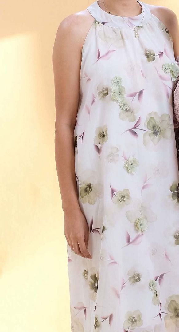 Floral Maxi Dress - 750 (Category: Dresses) located in Liloan. Submitted by _lkdp (Listing ID 1451567069, Image 3). Description: Floral print maxi dress Worn once only Size: Small to Medium .