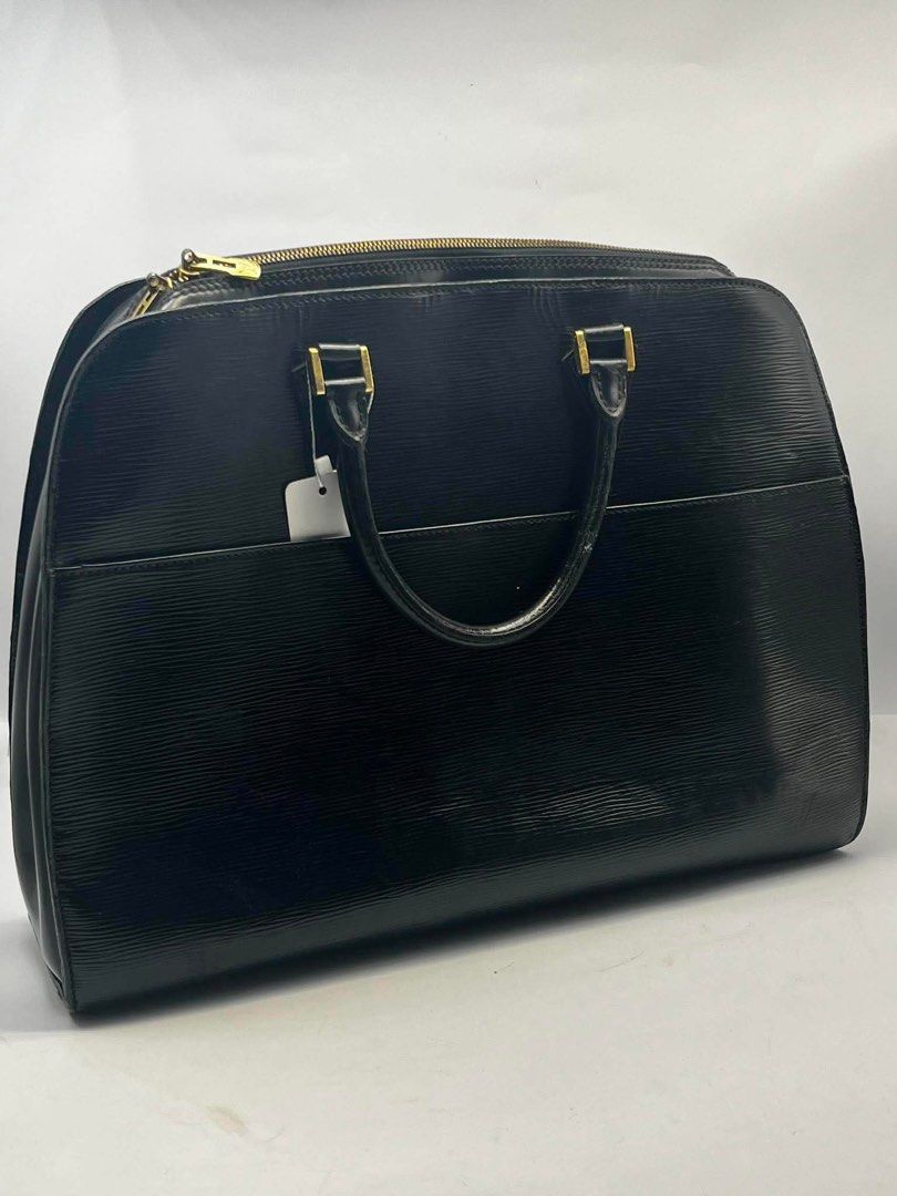 for him! original document bags or laptop (Category: Luxury Bags & Wallets) located in Quezon City. Submitted by jhen141414 (Listing ID 1451689279, Image 3). Description: all money back guaranteed if proven fake price range starts 20k to 30k document bags/laptop yon 2 balmain bnew never used and complete sila. 25k na lang yon isa! winner kaya! money back tayo bsta prove mo via profesional authenticator na peke item ko! k? kahit lifetime pa tataya