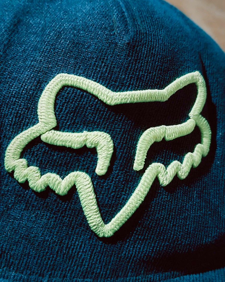 Fox Head Snapback Cap OSFA Green (Category: Caps & Hats) located in Sipalay. Submitted by boldowl.e4f283 (Listing ID 1451628733, Image 3). Description: - Green Fox Head snapback cap - One Size Fits All (OSFA) - Made from 100% polyester - Embroidered Fox Head logo on front - Adjustable snap closure at the back - Ideal for casual wear and outdoor activities.