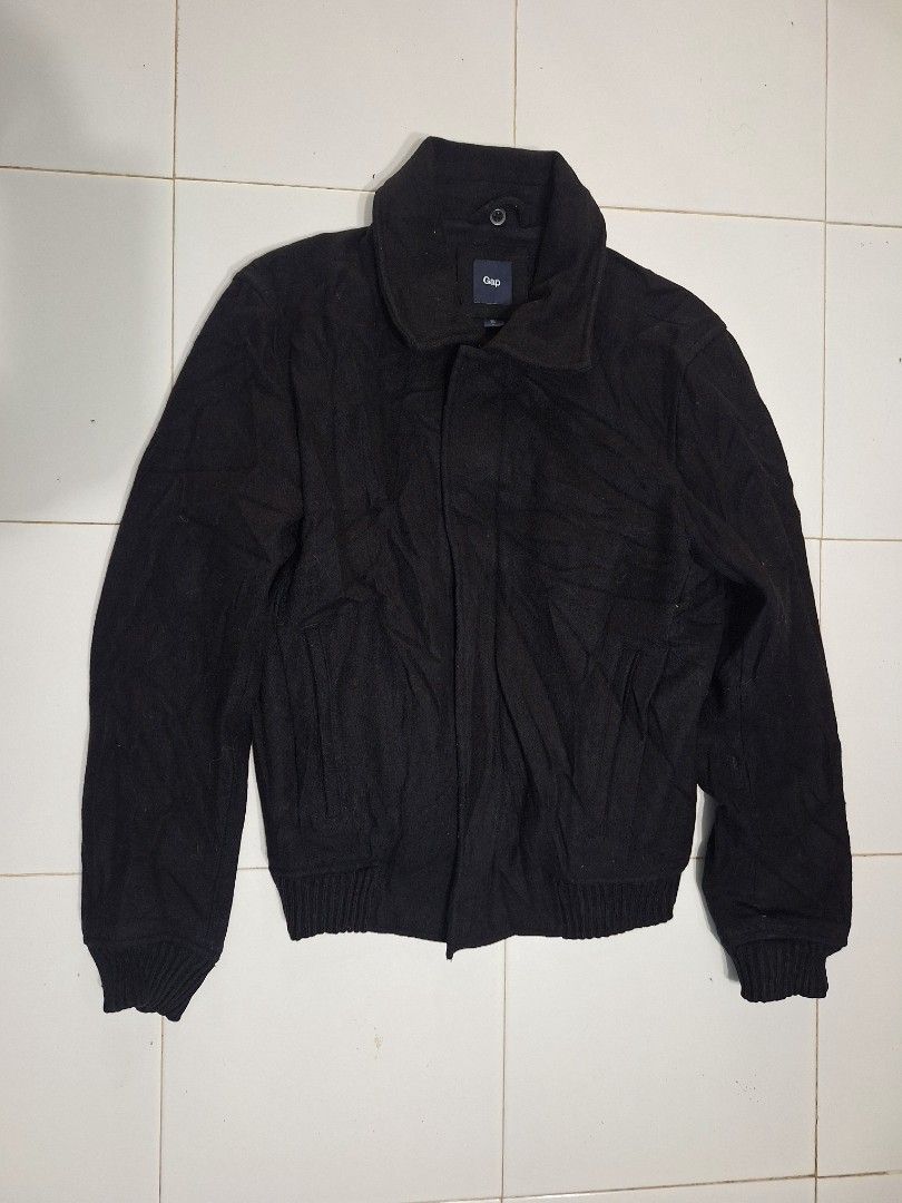 Gap jacket (Category: Coats, Jackets and Outerwear) located in Gurun. Submitted by xmr.sellerx (Listing ID 1451544781, Image 1). Description: pit 20 inch. labuh 25 inch. cond.mcm baru.