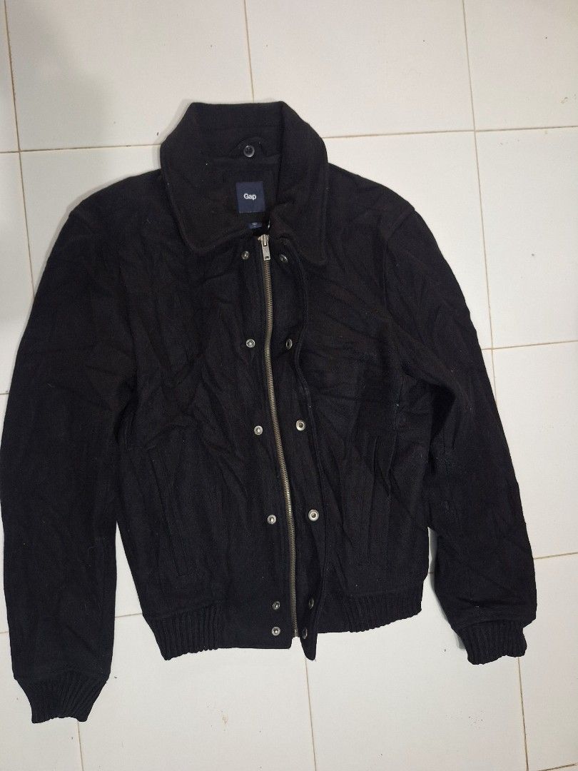Gap jacket (Category: Coats, Jackets and Outerwear) located in Gurun. Submitted by xmr.sellerx (Listing ID 1451544781, Image 2). Description: pit 20 inch. labuh 25 inch. cond.mcm baru.