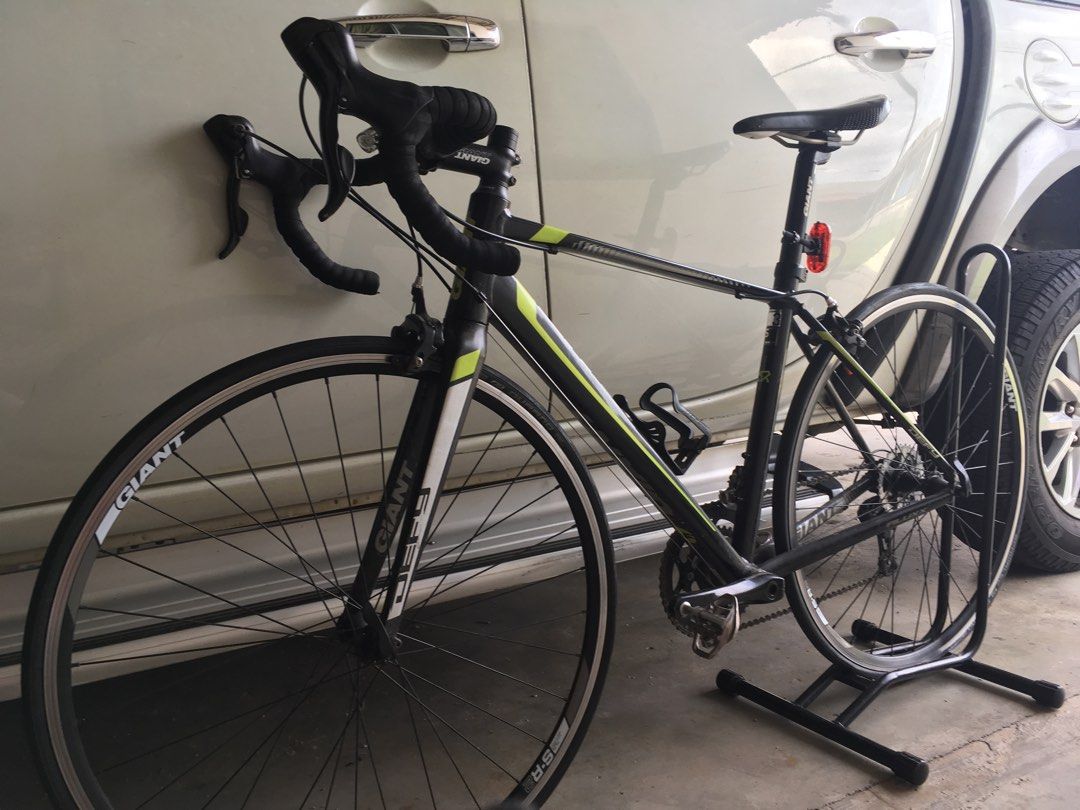 giant defy (Category: Bicycles) located in Kuantan. Submitted by princeio (Listing ID 1451528607, Image 2). Description: 8kg++ feels like full carbon, pm for more info.