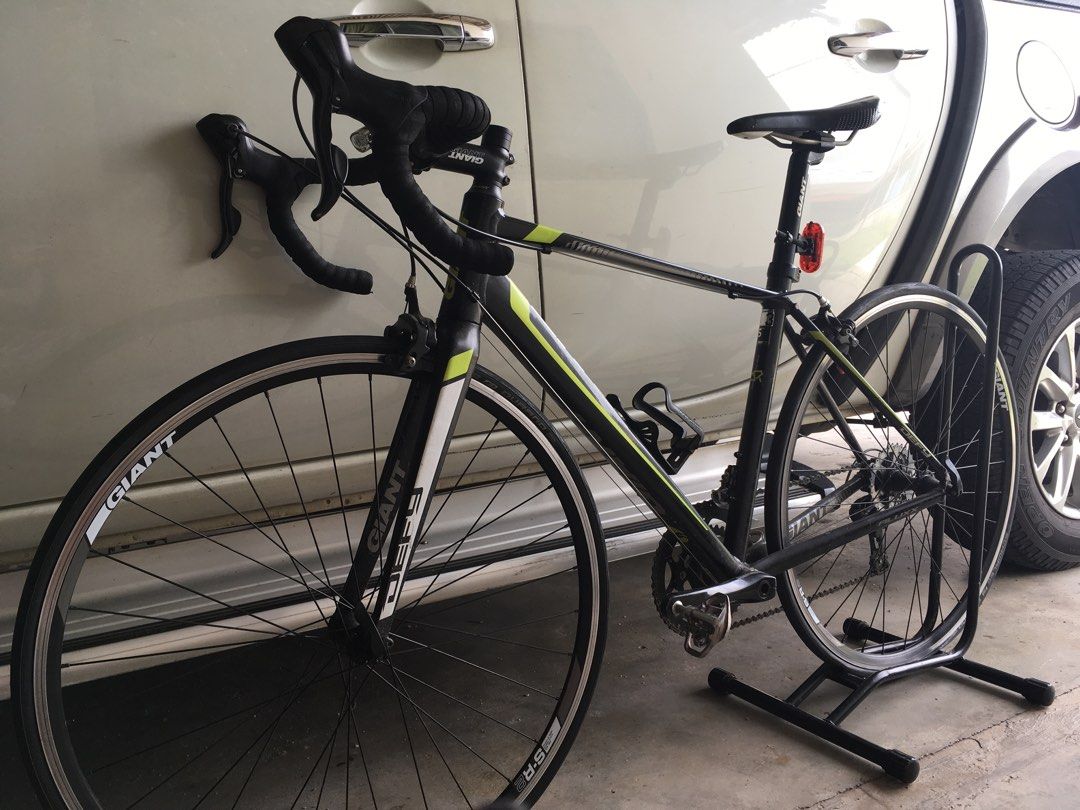 giant defy (Category: Bicycles) located in Kuantan. Submitted by princeio (Listing ID 1451528607, Image 1). Description: 8kg++ feels like full carbon, pm for more info.