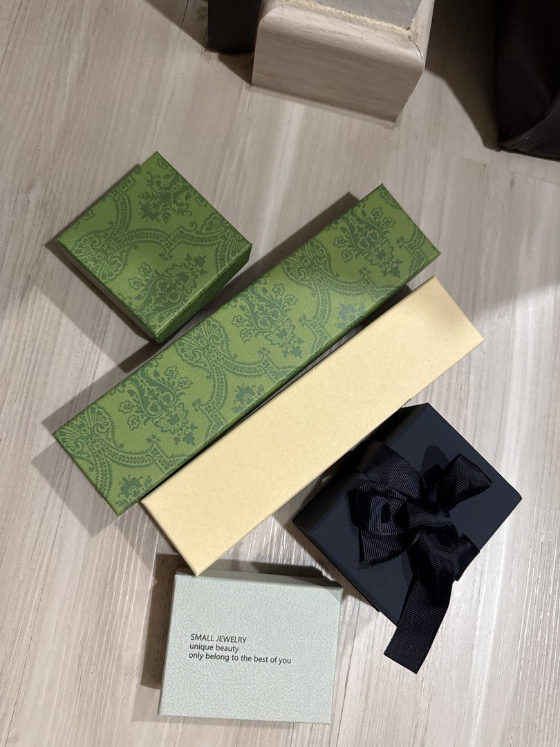 Gift Boxes (Category: Accessory holder, box & organizers) located in Singapore. Submitted by happytree.4b08a4 (Listing ID 1451618621, Image 1). Description: - 5 gift boxes for a dollar - Ideal for storing small jewelry or gift packaging - have more than 50 of these boxes wanting to clear.