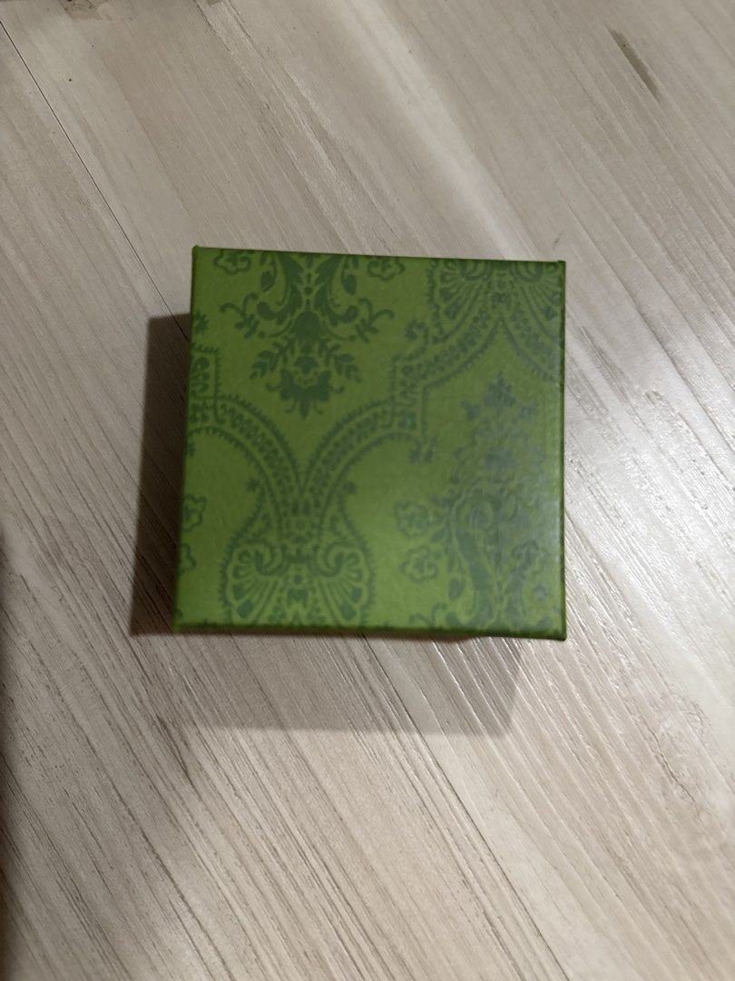 Gift Boxes (Category: Accessory holder, box & organizers) located in Singapore. Submitted by happytree.4b08a4 (Listing ID 1451618621, Image 2). Description: - 5 gift boxes for a dollar - Ideal for storing small jewelry or gift packaging - have more than 50 of these boxes wanting to clear.