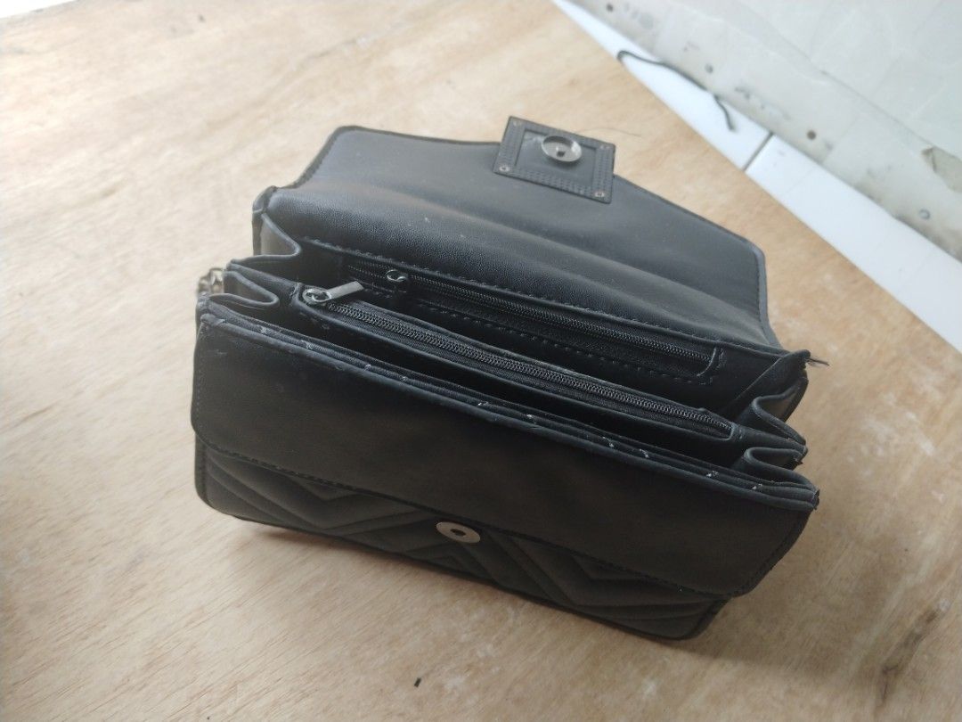 Handbag (Kategori: Tas & Dompet Wanita) berada di Bandung. Dikirim oleh viaran (ID iklan 1451565637, Gambar 3). Deskripsi: bisa cod oyen.
