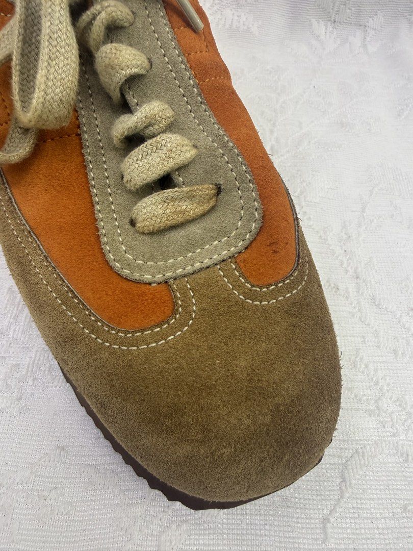 Hermes （分類：波鞋）位於 Hong Kong。 由 suki2394 提交（商品編號 1451581985，圖片 8）。簡介： Hermes trainers Size : EU 37.5 Insoles length: 23.5cm - In Very Good Condition 。