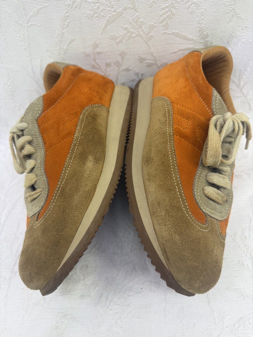 Hermes （分類：波鞋）位於 Hong Kong。 由 suki2394 提交（商品編號 1451581985，圖片 6）。簡介： Hermes trainers Size : EU 37.5 Insoles length: 23.5cm - In Very Good Condition 。