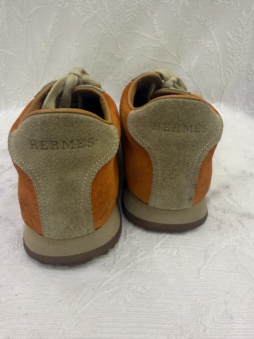 Hermes （分類：波鞋）位於 Hong Kong。 由 suki2394 提交（商品編號 1451581985，圖片 4）。簡介： Hermes trainers Size : EU 37.5 Insoles length: 23.5cm - In Very Good Condition 。