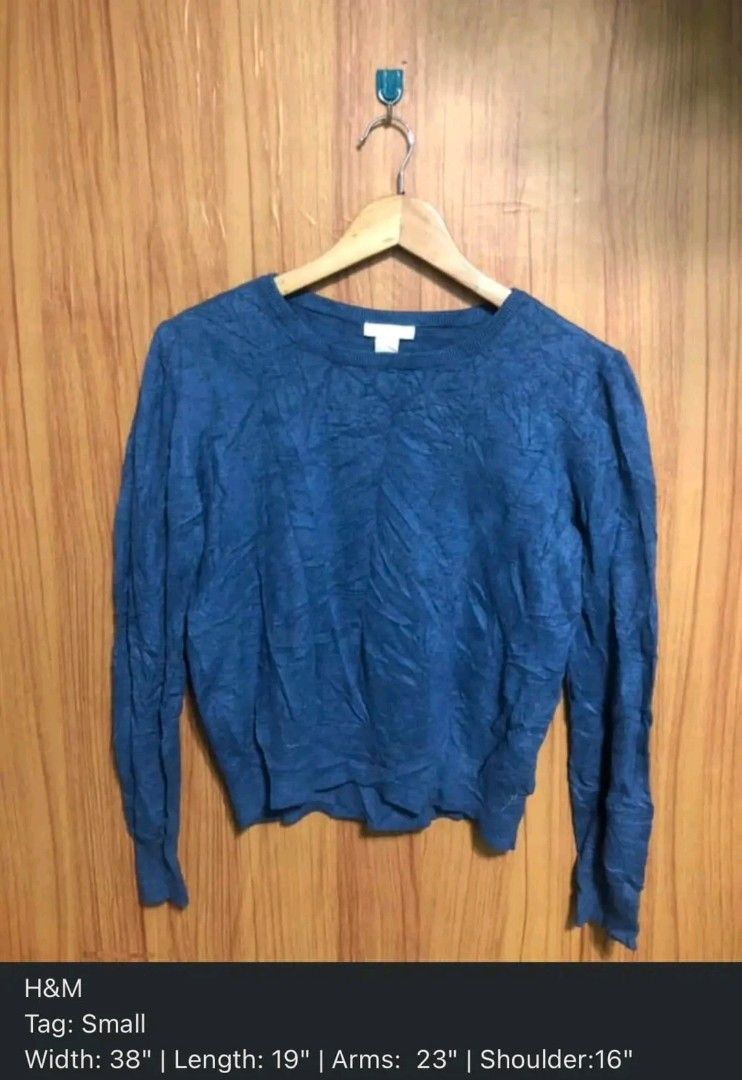 H&M Basic Crew Neck Jumper (Small on Tag) (Category: Coats, Jackets and Outerwear) located in Baguio. Submitted by ogiesiomai23 (Listing ID 1451603867, Image 2). Description: H&M Basic Crew Neck Jumper Tag: Small See 2nd Photo for the Manual Measurements (Medida) Like New P350 + SF.