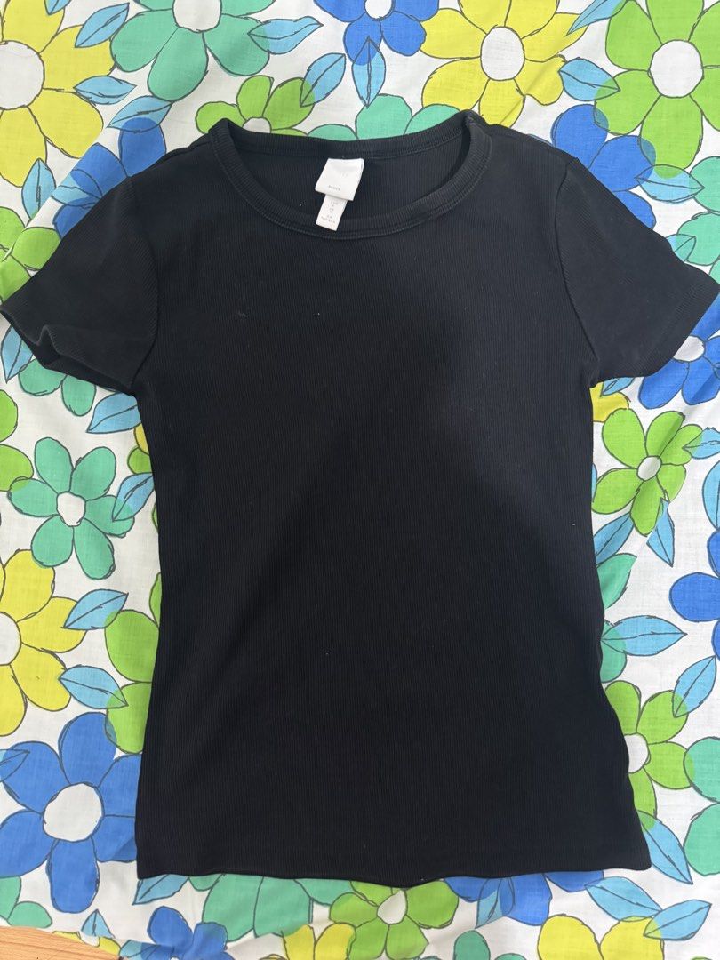 H&M Basics Black Ribbed T-Shirt Size S (Category: Shirts) located in Pasig City. Submitted by theresebp (Listing ID 1451625409, Image 1). Description: - Barely used - Basic black t-shirt from H&M - Features a ribbed texture - Short sleeves and crew neck design - Highly versatile, pairs well with anything - Ideal for everyday wear.