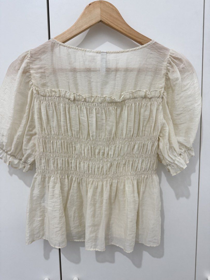 H&M Blouse Beach Top (Category: Blouses) located in Kota Bharu. Submitted by aisyah.ma (Listing ID 1451660347, Image 2). Description: H&M Top Blouse Size S .
