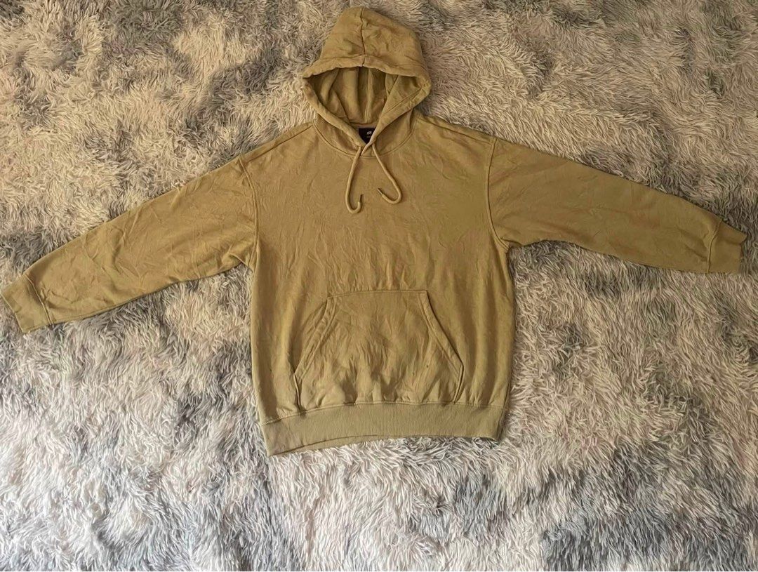 H&M Loose Fit Hoodie (Category: Hoodies) located in Cabanatuan. Submitted by rmsdnl (Listing ID 1451583317, Image 1). Description: - Light brown H&M hoodie - Loose fit style - Features a front pocket - Adjustable drawstring hood - Comfortable and casual - Ideal for everyday wear.