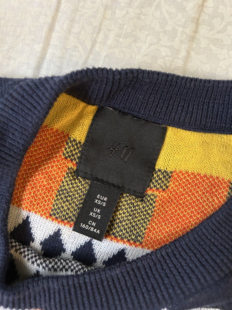 H&M Navy Blue Christmas Sweater (Category: Coats, Jackets and Outerwear) located in Cainta. Submitted by gamityen (Listing ID 1451554070, Image 2). Description: Fits XS/S - Navy blue H&M Christmas sweater - Knitted penguins, Santa Claus, candy canes, and Christmas trees - Barely worn RFS: Decluttering closet 💸 MOP: GCash, BPI, or Maya 📍 SHIPPING: Lalamove or Grab No returns or refunds; strictly sold as-is. Feel free to PM for inquiries :).