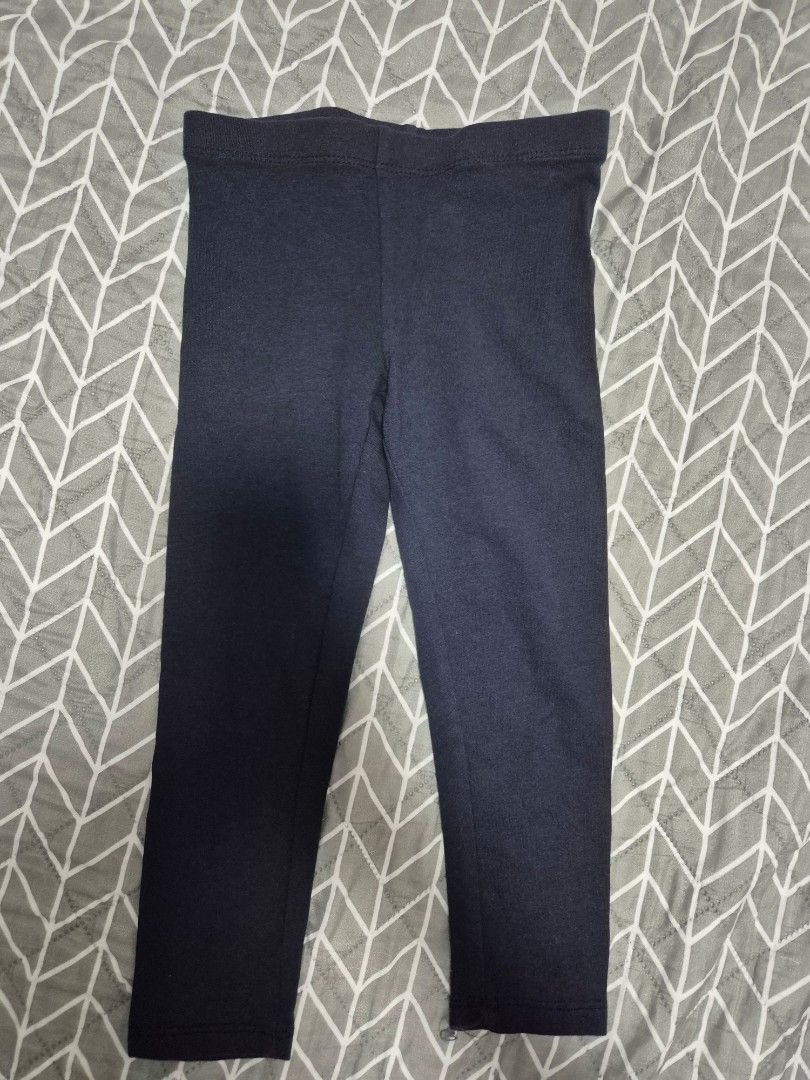 H&M Navy Blue Leggings Size 2T (Category: Babies & Kids Fashion) located in San Jose. Submitted by nova2023 (Listing ID 1451649920, Image 1). Description: - Navy blue leggings - Brand: H&M - Size: 2T - Material: Cotton and elastane - Comfortable for everyday wear - Ideal for playtime or lounging - Easy to pair with various tops.
