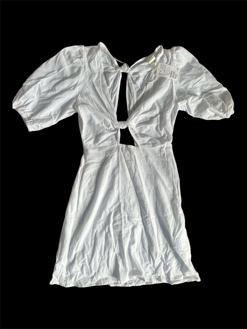 H&M White solid cotton A-line dress (Category: Dresses) located in Baguio. Submitted by ons03 (Listing ID 1451536741, Image 1). Description: .