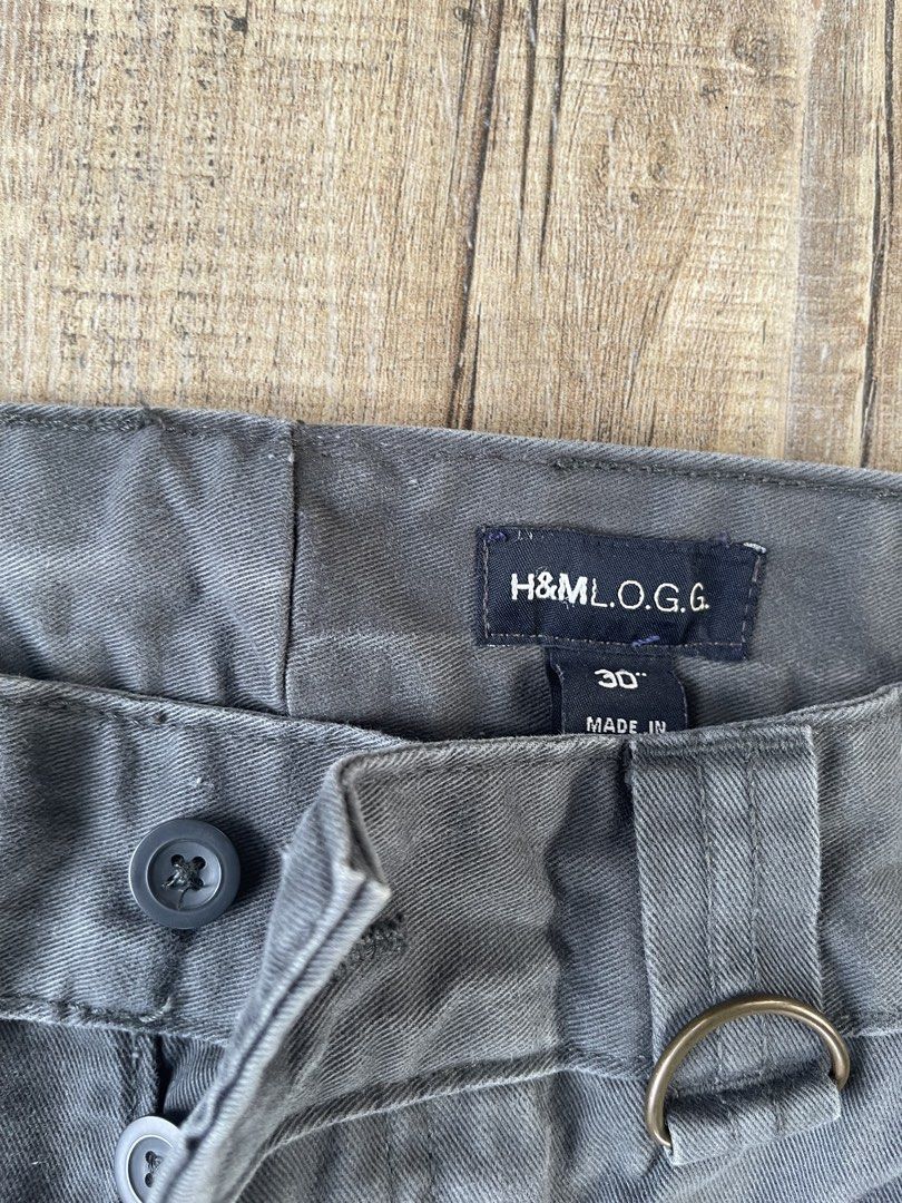 H&M.O.G.G. Grey Cargo Pants Size 30 (Category: Jeans) located in Quezon City. Submitted by lootboxlab (Listing ID 1451629329, Image 2). Description: - Brand: H&M O.G.G. - Color: Grey - Size: 30 - Fit: Straight leg -14x40 inches - Features: Multiple front and back pockets, button closure at waist - Style: Casual wear.