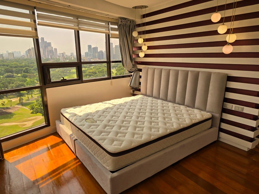 Icon Residences 2Bed Rooms in BGC (Category: Apartments & Condos) located in Pasig City. Submitted by barambee (Listing ID 1435430827, Image 2). Description: 🔸 2 bedrooms &2 bathroom 🔸 1 maidroom & 1 bathroom corner unit ⛳️Golf course view ^ 95sqm 🔸 90k per month inclusive of assoc due 🔸 furnished 🔸 Available for occupancy 🔸 no pets 🔸 1 parking.