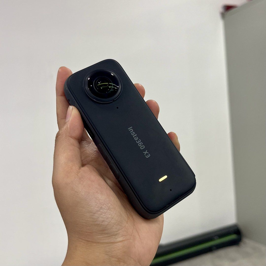Insta360 X3 (Category: Cameras) located in Kuala Lumpur. Submitted by lizaberrynice (Listing ID 1451553422, Image 3). Description: 📷 INSTA360 X3 (USED) ✨ Condition Cantik & Fully Functional ✅ 100% Original ✅ Used Unit ✅ Semua fungsi berfungsi dengan baik 📷 Specifications: • 5.7K 360° Video Recording • 72MP 360° Photos • 4K Single-Lens Mode • FlowState Stabilization • Horizon Lock • Waterproof up to 10m • Large 2.29" Touchscreen • Voice Control 