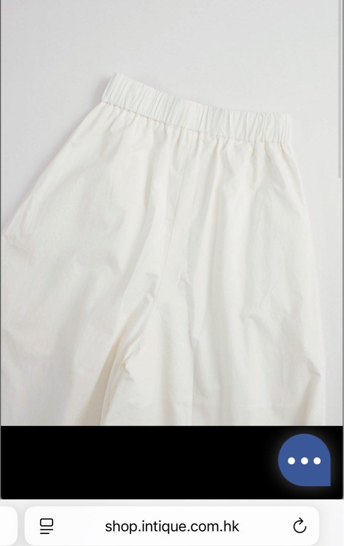 INTIQUE 白色百褶長褲 Darts Detailed Flare Pants （分類：裙）位於 Hong Kong。 由 vviva 提交（商品編號 1451556543，圖片 3）。簡介： 均碼 長度:90cm 腰圍:66cm 臀圍:128cm 材質：100% Cotton 原價：$499。