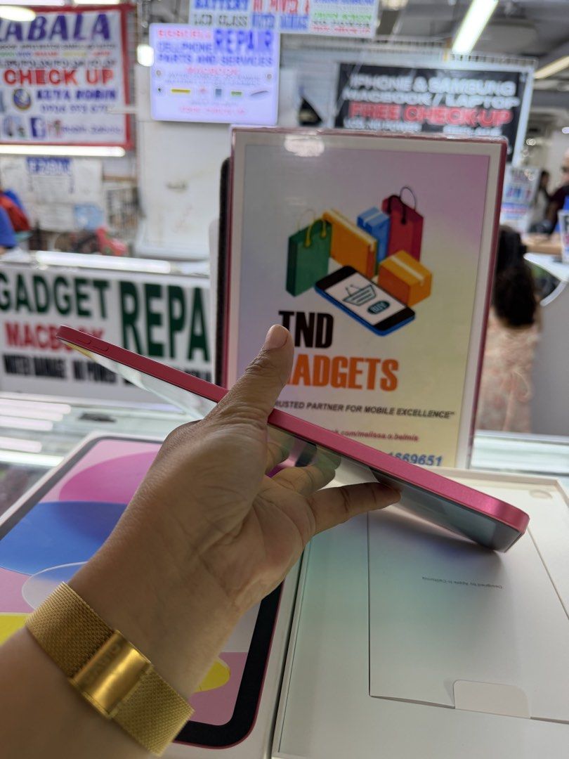 iPad 11th gen 128gb wifi (A16) (Category: iPad) located in Pasig City. Submitted by melissaomb01623 (Listing ID 1451623426, Image 3). Description: iPad 11th gen 128gb wifi (A16) good as new complete with box 100 battery health 16 cycle count under warranty until December 2026 💯smooth 📌pick up store in greenhills shopping center 📌we do cod in metro manila and near provinces just add sf only 📌we ship nationwide via LBC 📌we accept swap/trade in