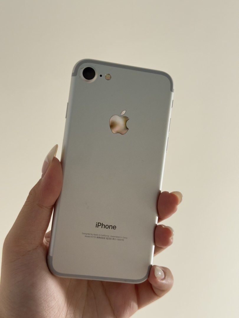 Iphone7 32gb 新淨影相機 ccd （分類：iPhone 7 系列）位於 Hong Kong。 由 fatpolielie 提交（商品編號 1451692274，圖片 2）。簡介： 銀色新淨影相機 32gb 影相超靚 可以ask for成片🤍 閃光燈 對焦其他所有功能正常 荔枝角地鐵站面交。