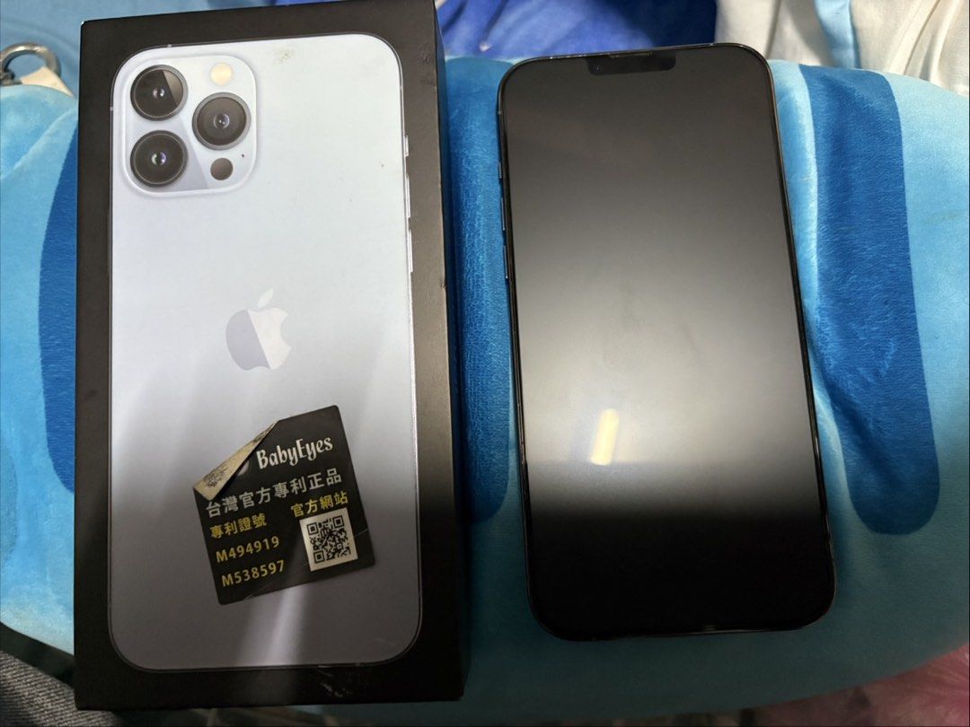 由 allen9011 (刊登 ID 1451654793，圖片 1) 提交，位於 台北市 (Taipei) 的 iPhone 13promax (類別：iPhone 13 系列)，說明：128G天風藍 基本使用痕跡，正原廠電池健康度84% 手機膜、鏡頭貼上禮拜剛重貼。 雙北面交。