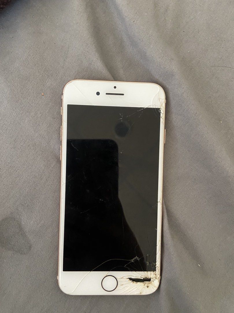 由 carty_147 (刊登 ID 1451635797，圖片 2) 提交，位於 台北市 (Taipei) 的 iPhone 8 (類別：iPhone 8 系列)，說明：。