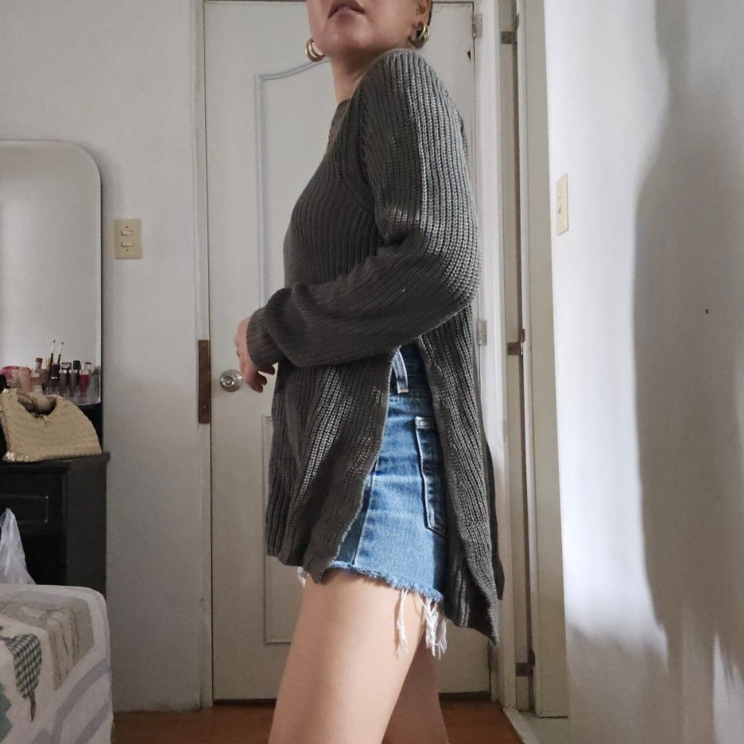 JACK BY BB DAKOTA OLIVE GREEN KNIT SWEATER SMALL (Category: Longsleeves) located in Carmona. Submitted by simplestashph (Listing ID 1451583633, Image 3). Description: 0075 JACK BY BB DAKOTA OLIVE GREEN KNIT SWEATER SMALL C 34 L 23.