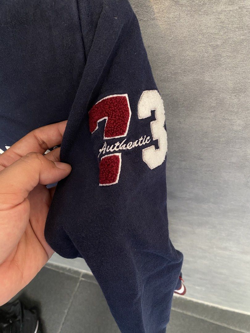 Jaket Anak Levi’s (Kategori: 4 hingga 7 tahun) berada di Tangerang. Dikirim oleh indrianaaa (ID iklan 1451611503, Gambar 3). Deskripsi: item :levi’s size : anak usia 6-7 tahun p x l : 52 x 44 cond: 1-10 = 9,4 minus : warna navy, hole kecil slide akhir . . grab it fast and happy shopping. . #hoddie #levis #hoddielevis #jualatasananak.