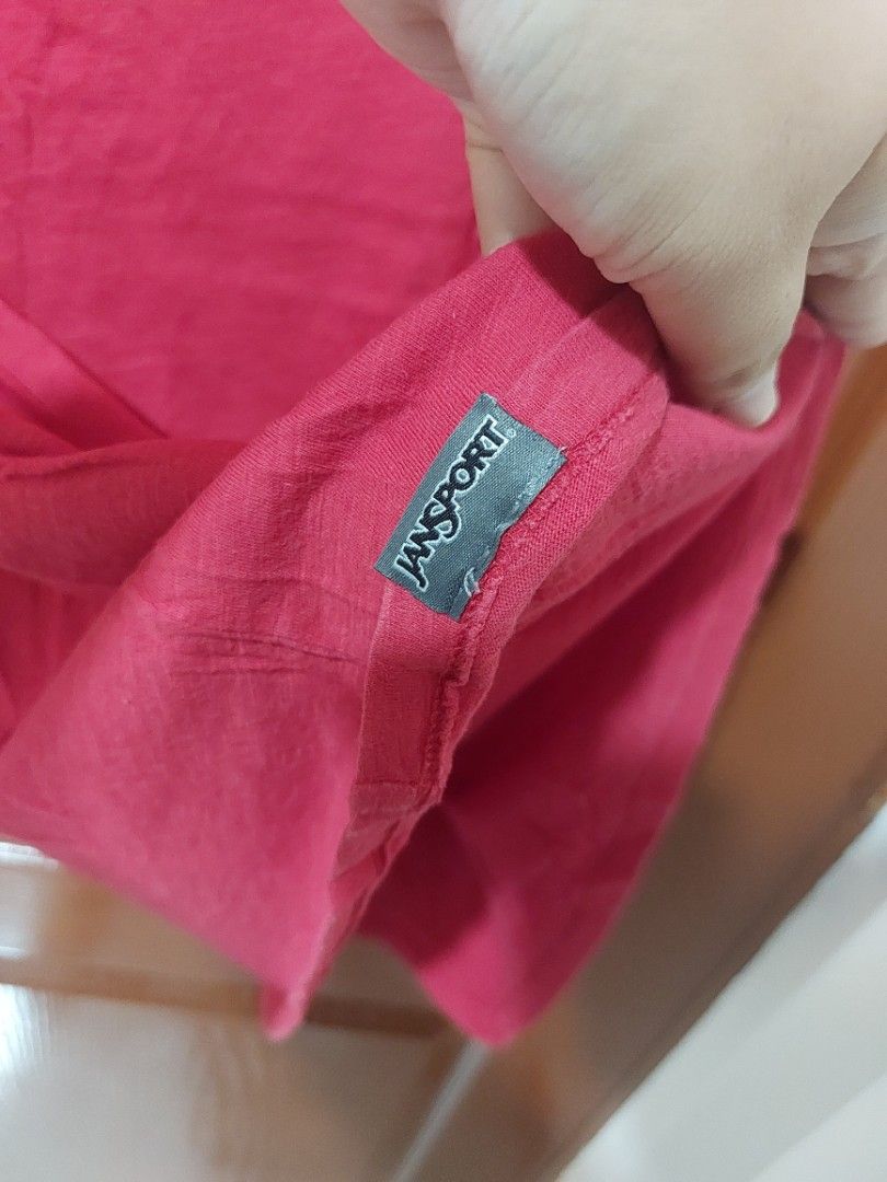 Jansport Red T-shirt (Category: Tshirts & Polo Shirts ) located in Malaybalay. Submitted by mags_sofia (Listing ID 1451607929, Image 3). Description: - Classic red Jansport t-shirt - Short sleeves and crew neck design - Ideal for everyday casual wear - Features a clearly visible Jansport label on the side - Noteworthy stitching detail around the neckline.