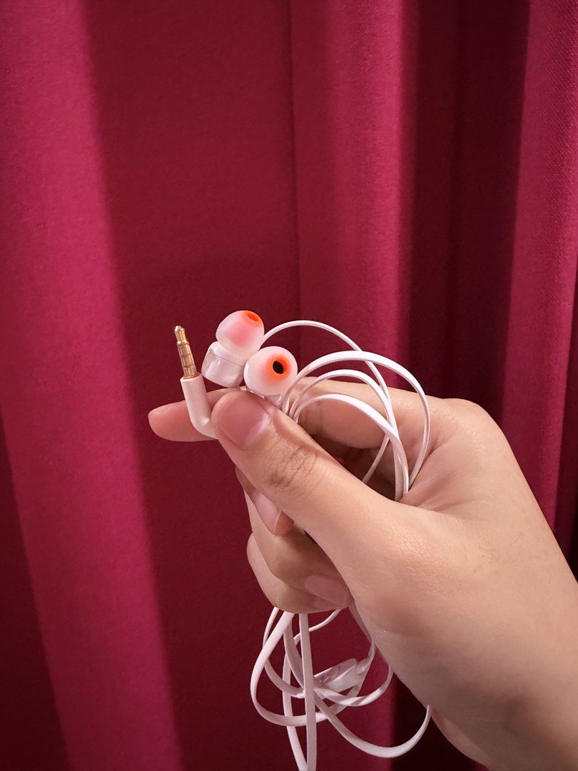 JBL Tune 110 Earphones White (Category: Earphones) located in Santa Rosa. Submitted by www.qloset (Listing ID 1451633547, Image 2). Description: Condition: 9.5/10 (Barely used, perfectly clean) No box - White earphones with vibrant orange ear tips. - Comes with extra ear tips in a convenient plastic bag. - Features a standard 3.5mm jack for wide compatibility. - Ideal for everyday listening needs..