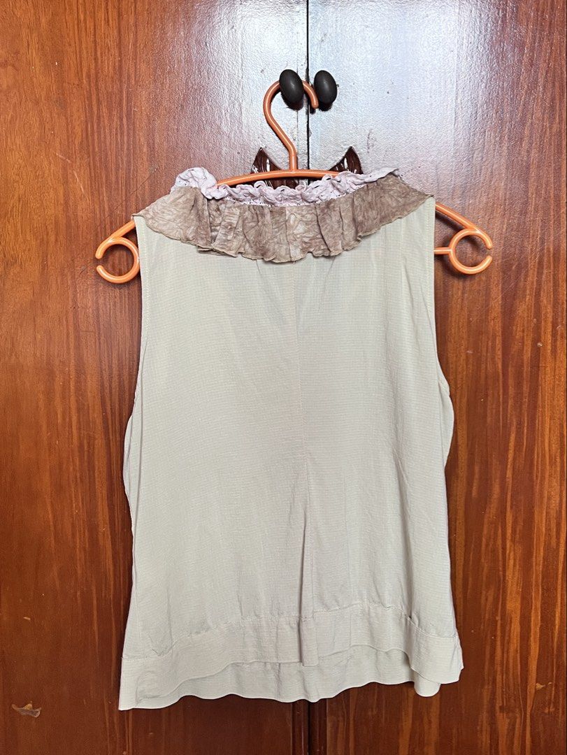Flowy Khaki Sleeveless Blouse Top (Category: Sleeveless) located in Manila. Submitted by celestial111 (Listing ID 1451566666, Image 2). Description: .