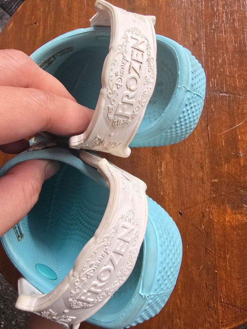 Kids' Crocs Frozen Elsa Clogs Size 5 (Category: Babies & Kids Fashion) located in Makati City. Submitted by zshar (Listing ID 1451568970, Image 2). Description: - Light blue Crocs clogs for kids - Features Elsa from Frozen on the front - 'Frozen' embossed on the strap - Size 5 - Made in China - Ideal for young Frozen enthusiasts.