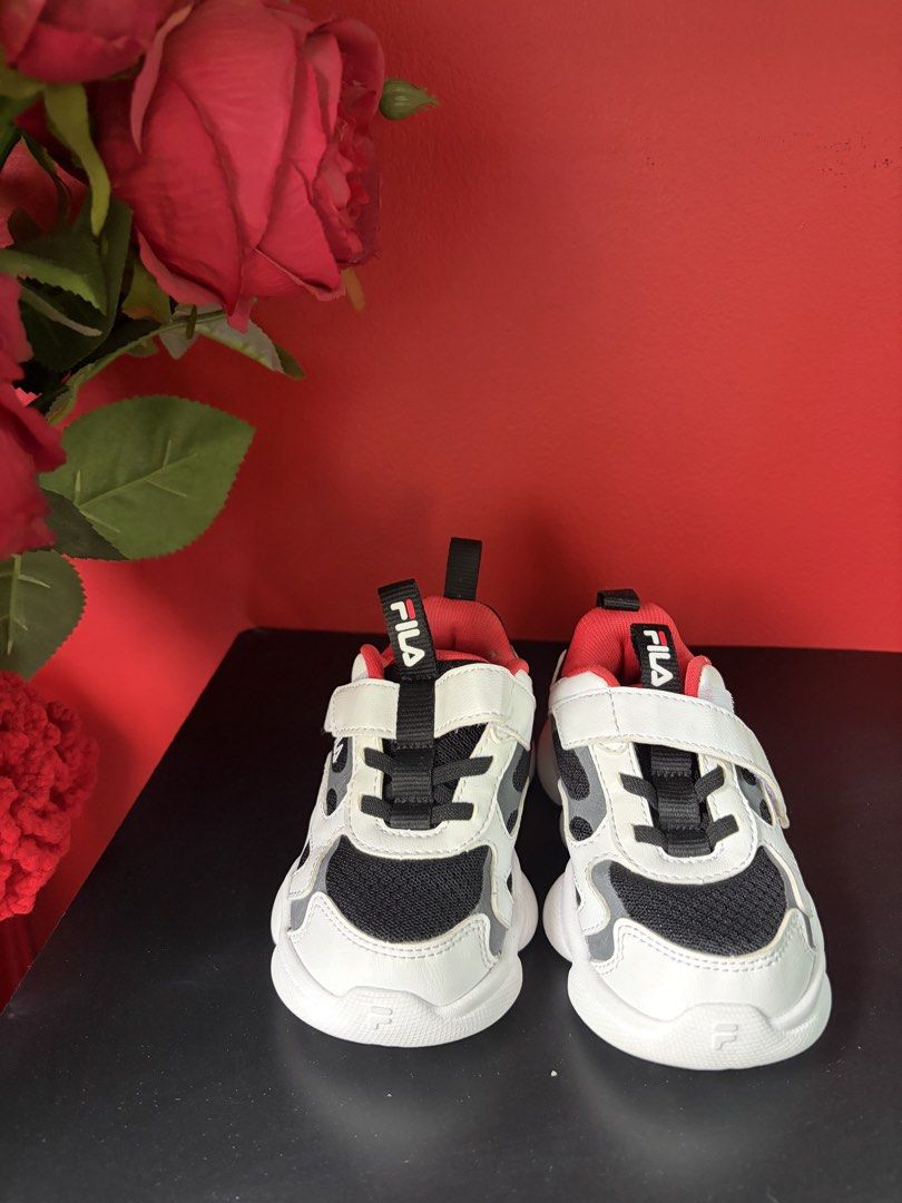 Kids Fila sneakers (Category: Babies & Kids Fashion) located in Manila. Submitted by coolandchic (Listing ID 1451633890, Image 2). Description: Size 7.