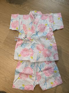 (Category: ) located in . Submitted by hellocloset (Listing ID 1451532017, Image 1). Description: .