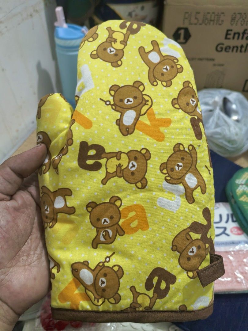Kitchen Mitten - Rilakkuma (Category: Other Kitchenware & Tableware) located in Cebu City. Submitted by dudes_villanueva (Listing ID 1451524389, Image 1). Description: Kitchen Mitten - Rilakkuma Good as New.