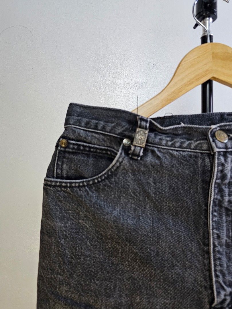 Lee Riders Denim Pants (Category: Jeans) located in Davao. Submitted by workwear_stuff (Listing ID 1451552534, Image 3). Description: Lee Riders Denim Pants Condition 9/10 Color Rate 9/10 Width 32 Length 37 Front Rise 13 Knee 9 Leg opening 6.8 M - 500.