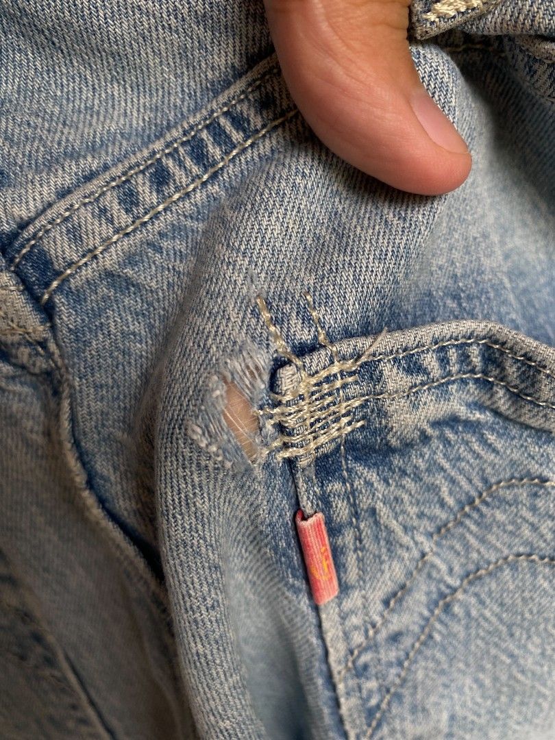 Levi's Red yellow tab (Category: Jeans) located in Cagayan de Oro. Submitted by zekejaena (Listing ID 1451619106, Image 3). Description: Levi's Red yellow tab Dimes(inches): Waist:31-32 Length:36 Leg opening:7.1 Issue: Ripped hole(not very visible) Altered Signs of usage 550(free shipping) 📌NOTE BEFORE BUYING: 🔴 MANAGE YOUR EXPECTATIONS AS ALL ITEMS ARE THRIFTED ONLY. 🔴 COLOR MAY VARY DUE TO LIGHTING. 🔴SOME ITEMS MAY NEED WASH. 🔴WE DO MEET U