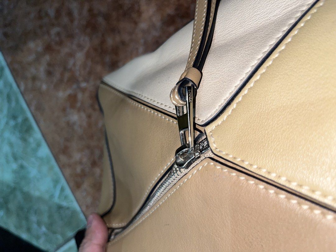 LOEWE✨ (Category: Luxury Bags & Wallets) located in Iloilo. Submitted by anonymous_ph (Listing ID 1451550272, Image 3). Description: LOEWE PUZZLE BAG✨ (MEDIUM SIZE) EXCELLENT DM📩.