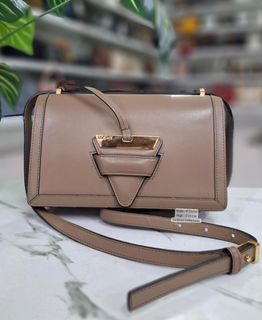 (Category: ) located in . Submitted by handbag_leather_bundle (Listing ID 1451623240, Image 1). Description: .